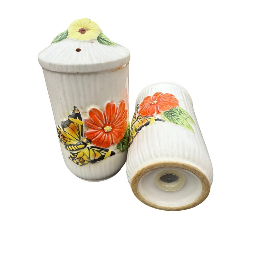 🦋 Vintage Butterfly Flower Salt & Pepper Shakers Hand Painted Cottagecore - Picture 3 of 4